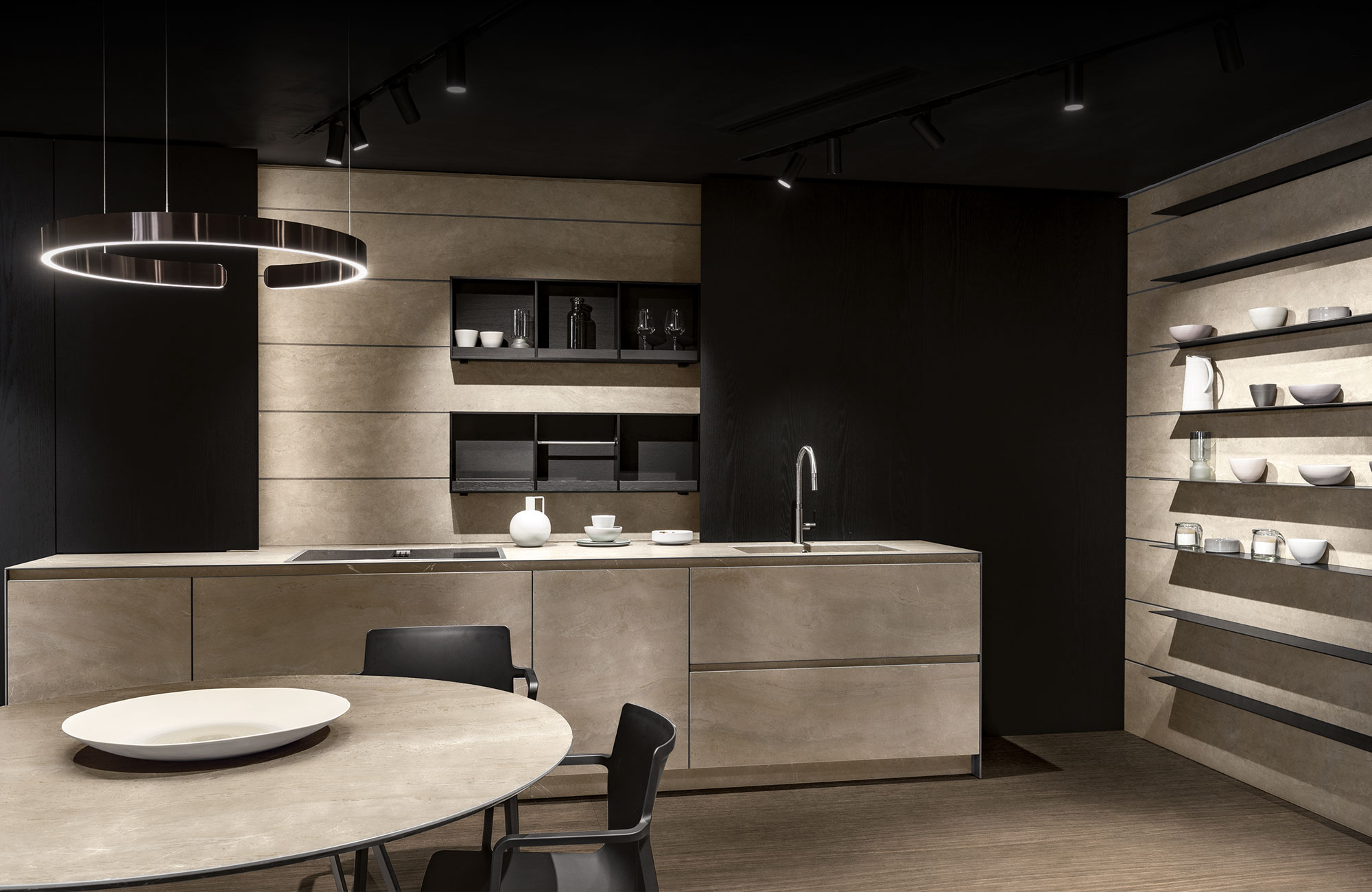 Tailor-made cladded kitchen island porcelain slab